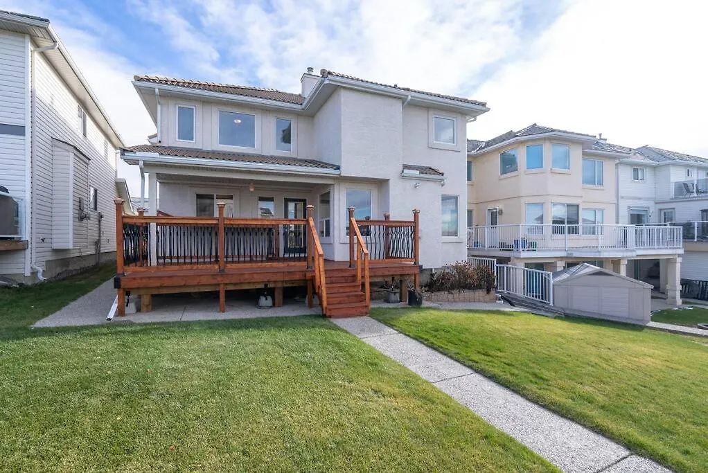 Coral Springs Lakefront Retreat Calgary Canada