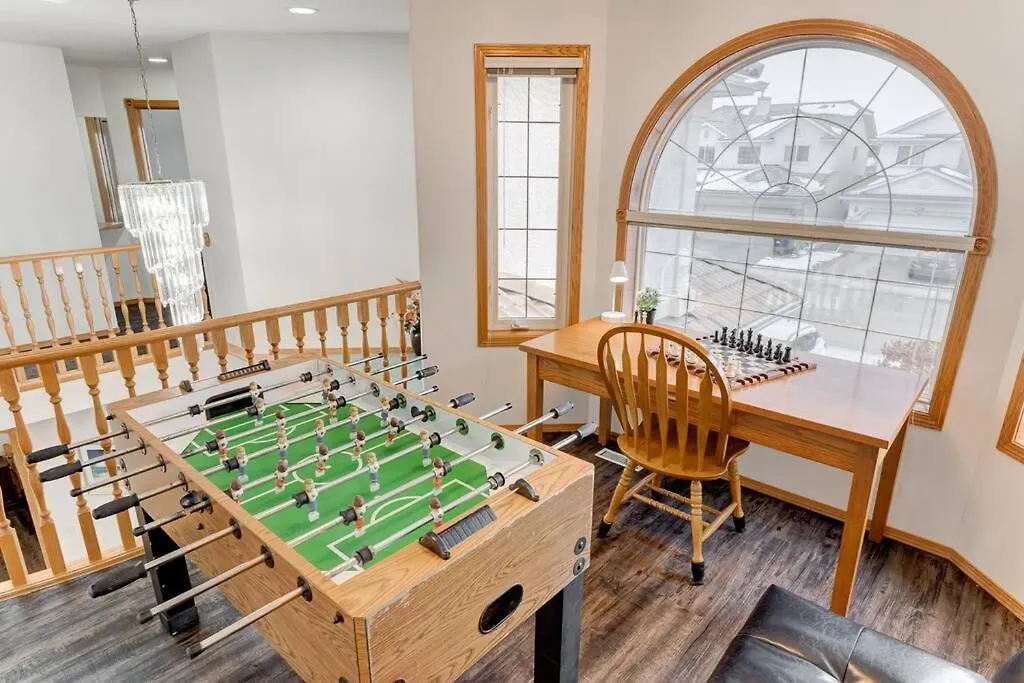 Coral Springs Lakefront Retreat Calgary 0*,