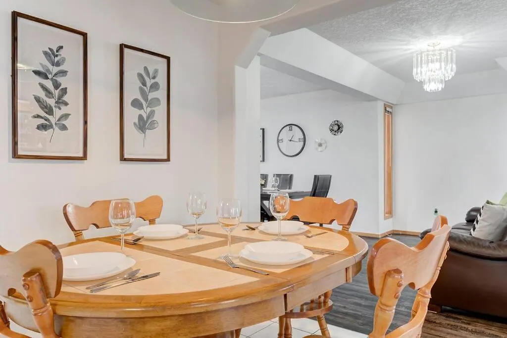 Holiday home Coral Springs Lakefront Retreat Calgary